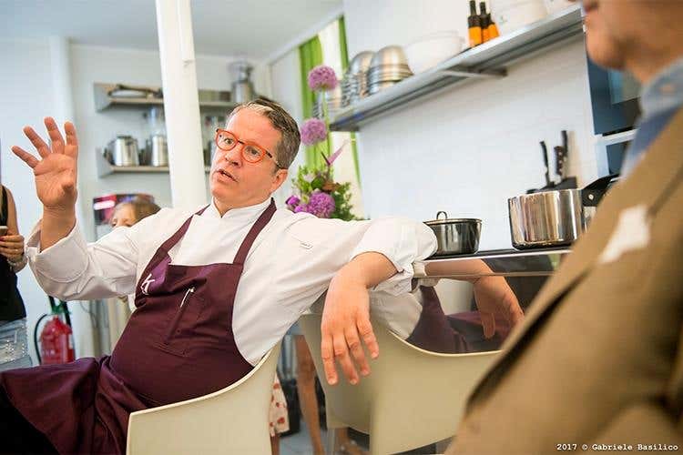 Ernst Knam - Ernst Knam, 25 anni di pasticceria 
Ad omaggiarlo anche il Maestro Marchesi (foto: Gabriele Basilico)