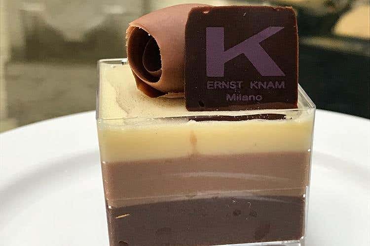 (Ernst Knam lancia il “Tris Day” 
per celebrare la mousse ai tre cioccolati)