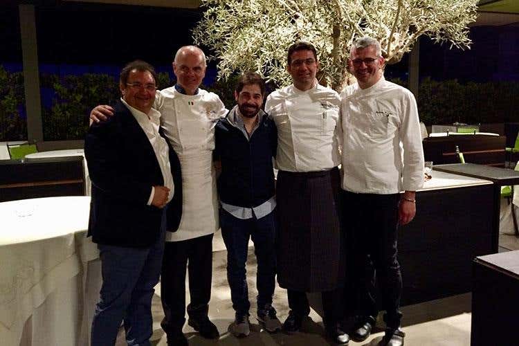 Paolo Gramaglia, Enrico Derflingher, Cristian Torsiello (Hotel Royal, una stella Michelin) Matteo Sangiovanni, Gaetano Iannone (Oleandro Resort) (Euro-Toques al Tre Olivi di Paestum 
Derflingher ospite da Matteo Sangiovanni)