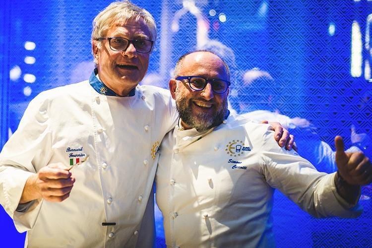 Bernard Fournier e Simone Ciccotti (Euro-Toques, alta cucina in tavola 
per la cena di gala al Gallia di Milano)