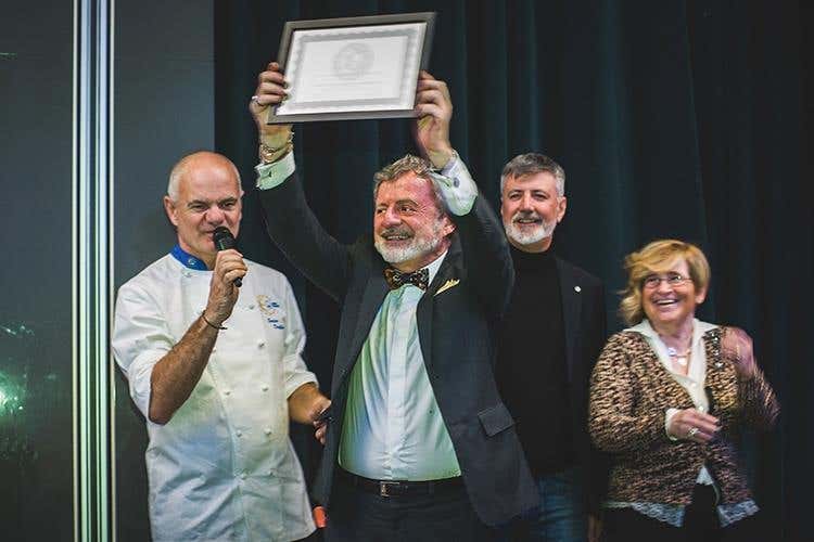 Enrico Derflingher, Alberto Lupini, Gianni Tarabini e Laura Miedico (Euro-Toques, alta cucina in tavola 
per la cena di gala al Gallia di Milano)