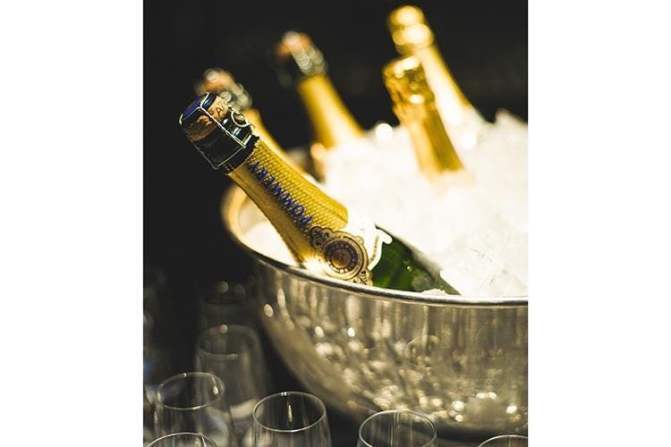 Champagne Pommery Brut Apanage Blanc de Blancs (Euro-Toques, alta cucina in tavola 
per la cena di gala al Gallia di Milano)