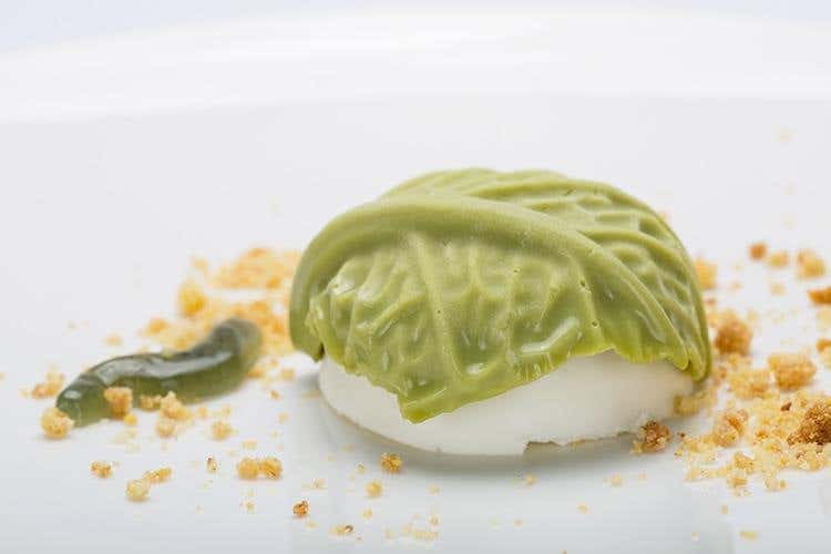 Non è cioccolato: Fernet, cioccolato bianco, pera e pepe - Franco Aliberti (Euro-Toques, alta cucina in tavola 
per la cena di gala al Gallia di Milano)