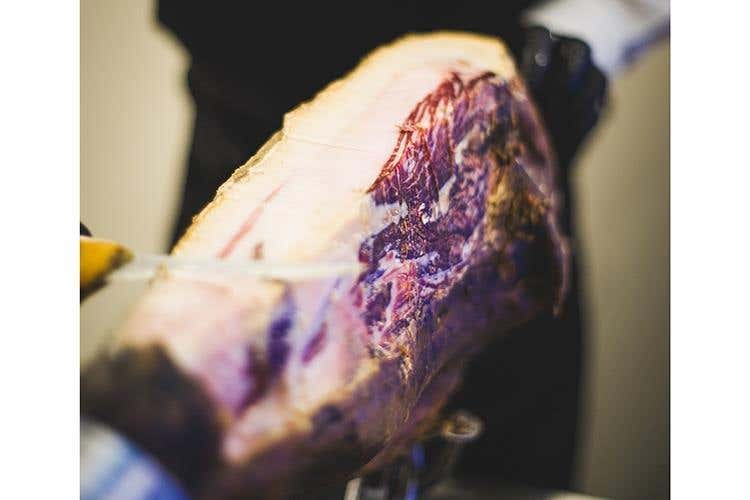 Patanegra 100% Bellota Riserva Dop dell'Extremadura - Pais de Quercus, La Fenice (Euro-Toques, alta cucina in tavola 
per la cena di gala al Gallia di Milano)