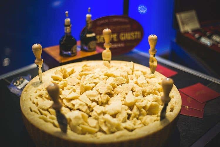 Parmigiano Reggiano 24 mesi (Euro-Toques, alta cucina in tavola 
per la cena di gala al Gallia di Milano)