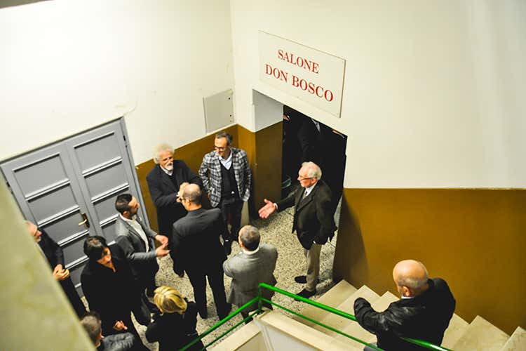 All'ingresso (Euro-Toques, cena solidale sold out 
Derflingher: È bello dare una mano)