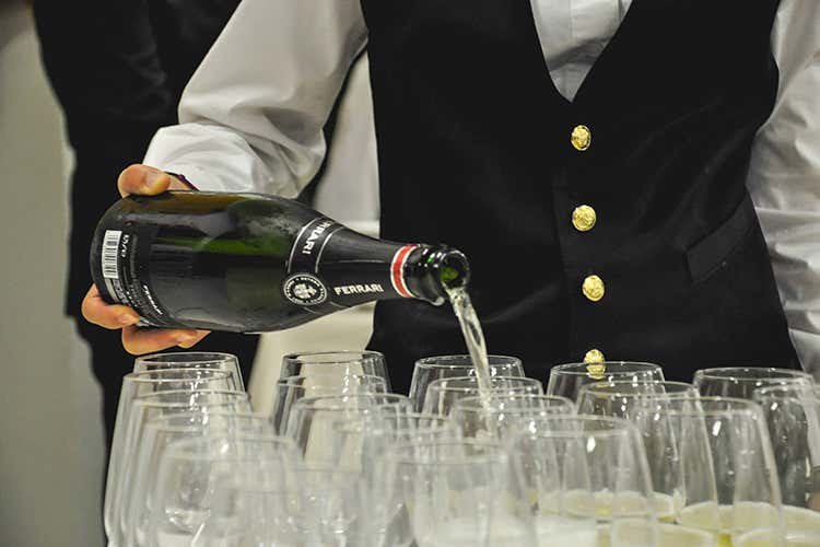 Ferrari Maximum Blanc de Blancs Trentodoc(Euro-Toques, cena solidale sold out 
Derflingher: È bello dare una mano)