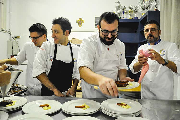 Giorgio Sanchez, Fabio Silva, Francesco Rapetti e Marco Valli (Euro-Toques, cena solidale sold out 
Derflingher: È bello dare una mano)