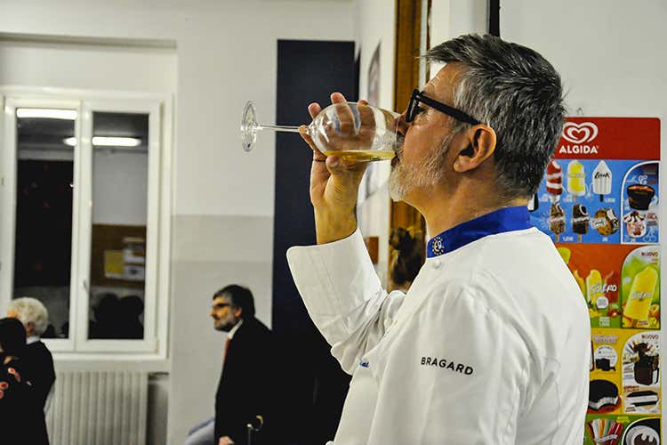 Gianni Tarabini (Euro-Toques, cena solidale sold out 
Derflingher: È bello dare una mano)