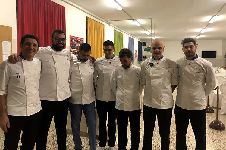 Fabio Silva, Francesco Rapetti, Marco Valli, Giorgio Sanchez, Filippo Sinisgalli, Enrico Derflingher e Cristian Benvenuto (Euro-Toques, cena solidale sold out 
Derflingher: È bello dare una mano)