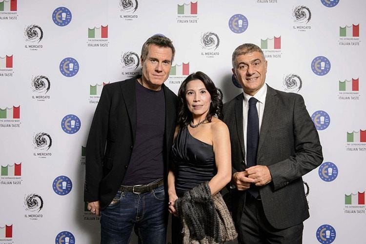 Jimmy Ghione, Annie De Prenda e Alfonso Pecoraro Scanio (Euro-Toques dalla parte del Made in Italy 
Da Derflingher anche Striscia la Notizia)