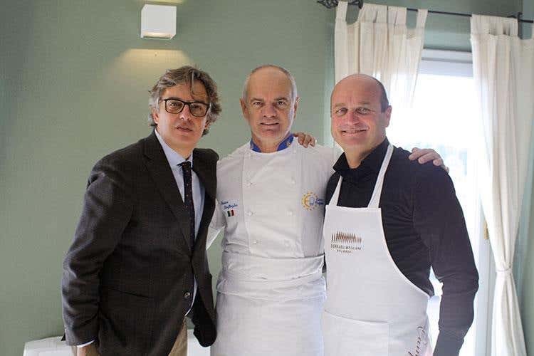 Guido Folonari (amministratore delegato Donna Olimpia), Enrico Derflingher e il rappresentante del ristorante Al Faro (Euro-Toques, il ritorno a Donna Olimpia )