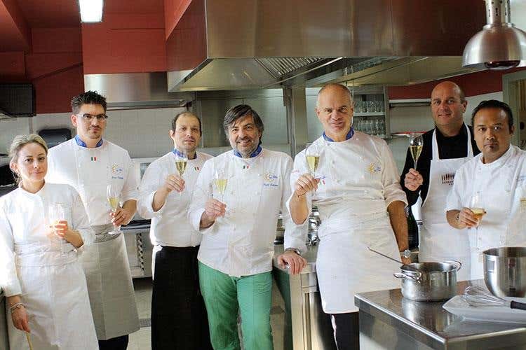 Elnava De Rosa, Giorgio Sanchez, Michele Pedrazzini, Paolo Schiavo, Enrico Derflingher, il rappresentante del ristorante El Faro, il sous chef del Castadiva Resort (Euro-Toques, il ritorno a Donna Olimpia )