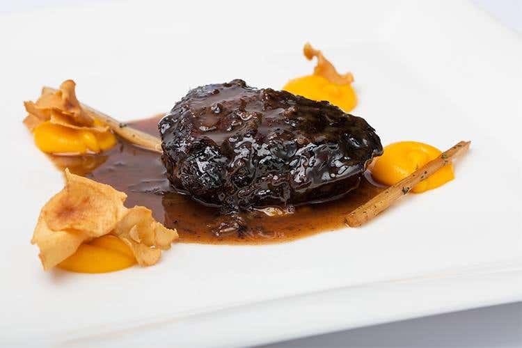 Guancia di vitello brasata con carote, tuberi e zenzero (Giuseppe Mancino) - Euro-Toques International conferma Enrico Derflingher presidente - (Foto: Modestino Tozzi)