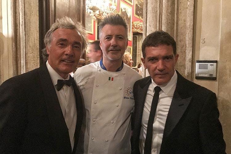 Massimo Giletti, Gianni Tarabini e Antonio Banderas - Euro-Toques, la solidarietà della cucina 
in tavola alla Celebrity Fight Night