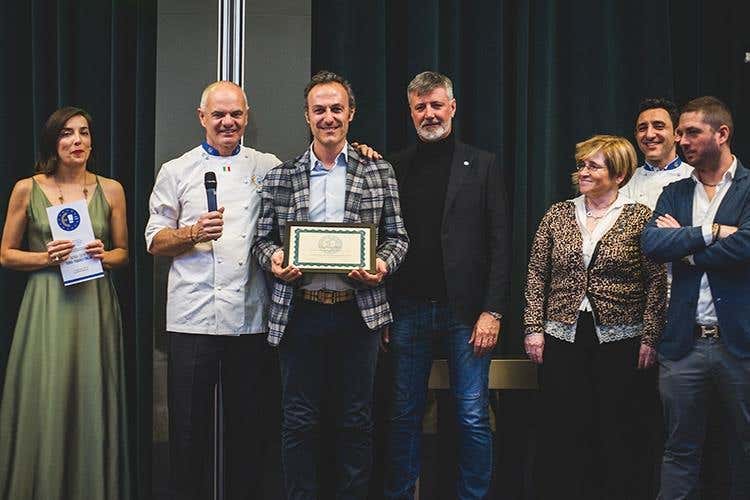 Consegna della targa ad Andrea Bianchi - Campo dell'Oste (Euro-Toques più forte 
grazie anche a chi la sostiene)
