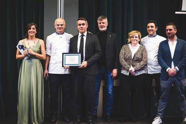 Consegna della targa a Enrico Berto - Berto's (Euro-Toques più forte 
grazie anche a chi la sostiene)