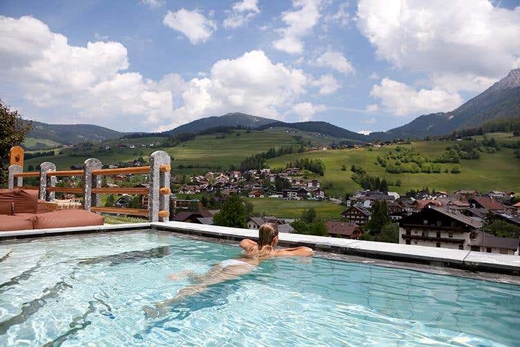 (Excelsior Dolomites Life Resort 
Design e comfort in Alto Adige)