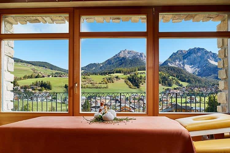 (Excelsior Dolomites Life Resort 
Design e comfort in Alto Adige)