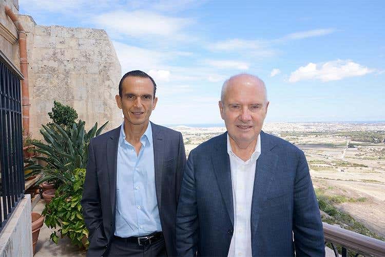Norman Aquilina (ceo Farsons) e Louis A. Farrugia (presidente Farsons
