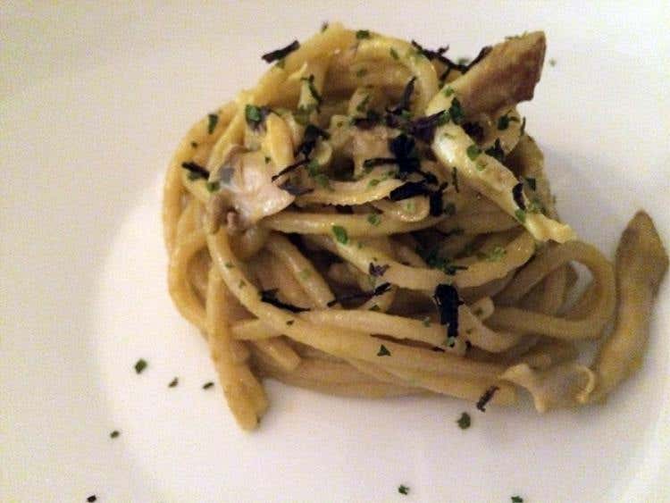 Spaghettoni mantecati con gelato di vongole,lupini, cannolicchi e alghe disidratate - Claudio Petrolo