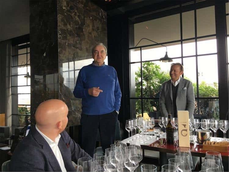 In piedi, da sinistra: Bruno Pizzul e Valneo Livon