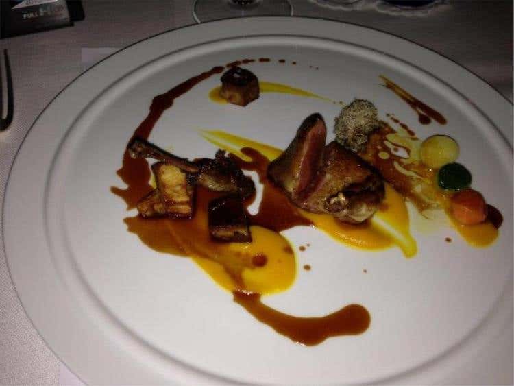 Piccione con crema di zucca al tartufo servito con Foie Gras d'oca