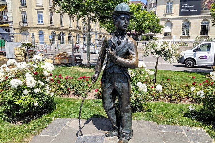 La statua di Charlie Chaplin (La Fête des Vignerons 
Cose da fare una volta nella vita)