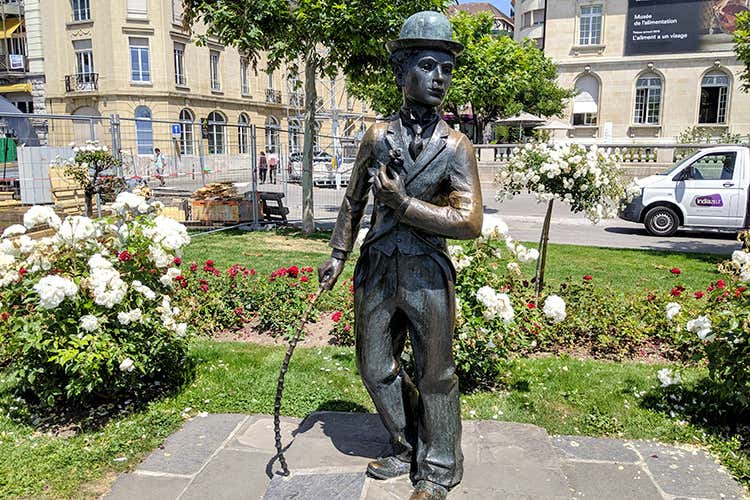 La statua di Charlie Chaplin (La Fête des Vignerons 
Cose da fare una volta nella vita)
