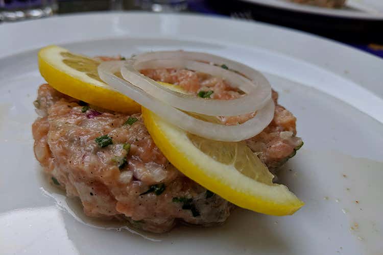 Tartare di salmone (La Fête des Vignerons 
Cose da fare una volta nella vita)