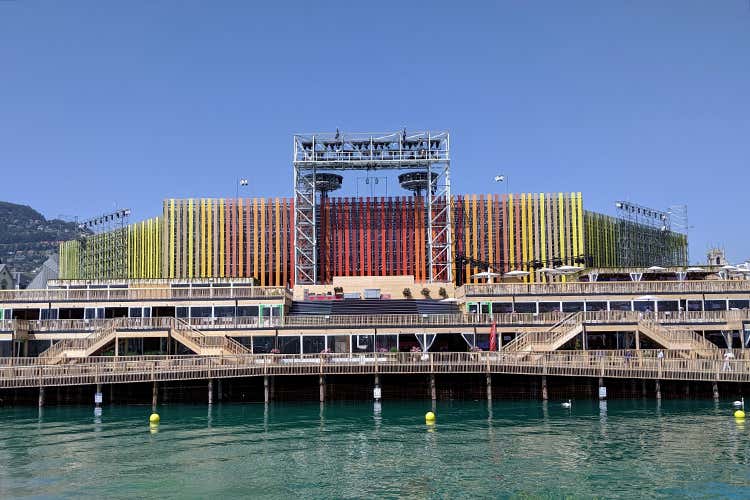L'arena realizzata al centro di Vevey (La Fête des Vignerons 
Cose da fare una volta nella vita)