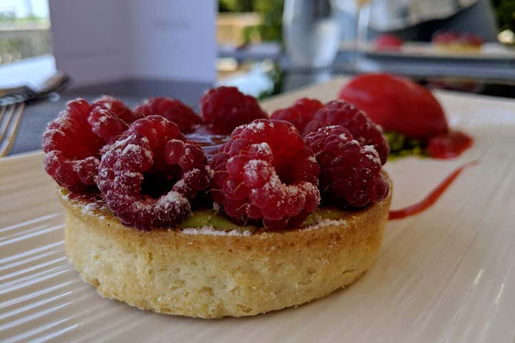 Pistacchi dalla Sicilia e mini tartelletta ai lamponi (La Fête des Vignerons 
Cose da fare una volta nella vita)