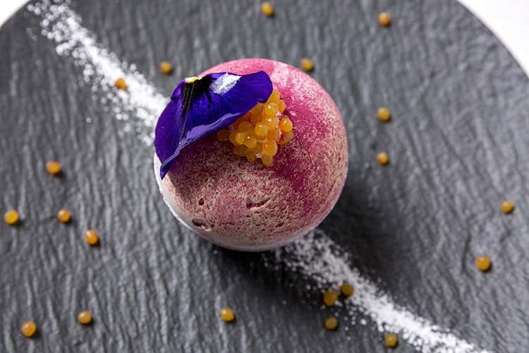 Pavlova al mango e frutto della passione (Fettuccine preparate a domicilio 
Alfredo alla Scrofa pronto a partire)