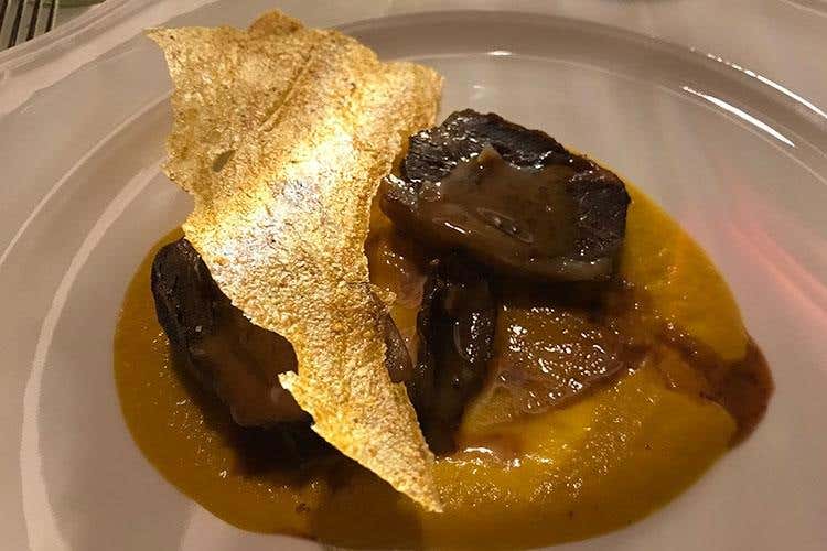 Guancetta con crema di carote e polenta (Filo di Grano nel Parco del Ticino Cucina, ricerca e atmosfera