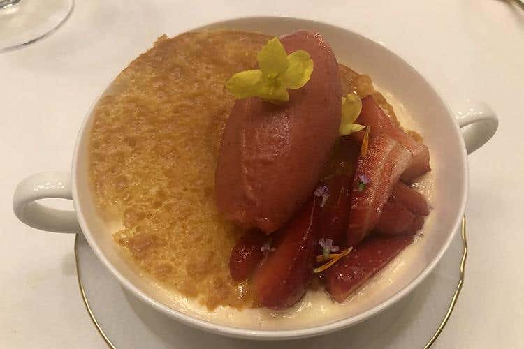 Spumone e sorbetto di fragole, pan di spagna alle mandorle (“Fiola” dagli Usa al Marriott Venice 
Solo cucina italiana per Trabocchi)