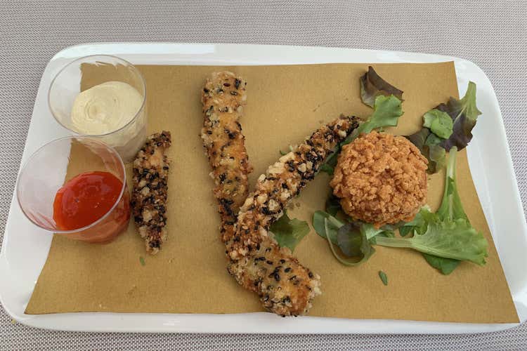Sfilacci di pollo croccante al panko, Mozzarelline in carrozza con n'duja e cornflakes (Fiore, a Roma una “Spa alimentare” )