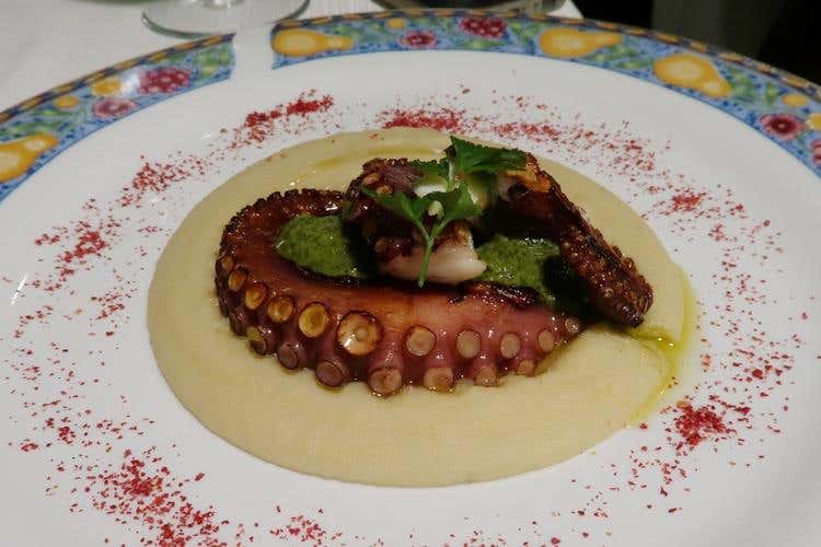 Plopo arrosto su macco di fave