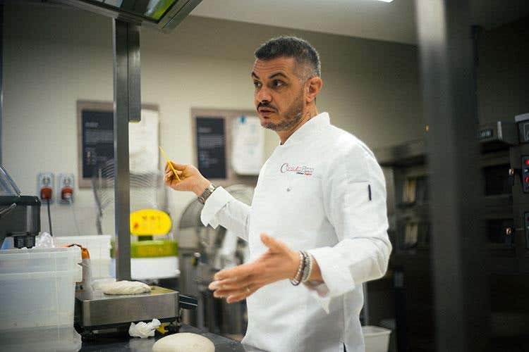 Cristian Zaghini (Formazione con Molino Grassi 
In primo piano l'impasto diretto)