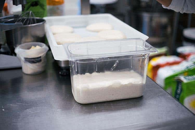 (Formazione con Molino Grassi 
In primo piano l'impasto diretto)