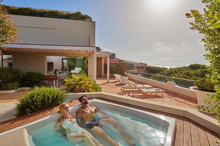 (Forte Village Resort 
La Sardegna racchiusa in uno scrigno)