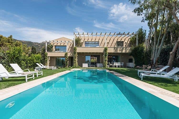 (Forte Village Resort 
La Sardegna racchiusa in uno scrigno)