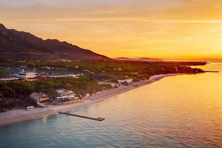 (Forte Village Resort 
La Sardegna racchiusa in uno scrigno)