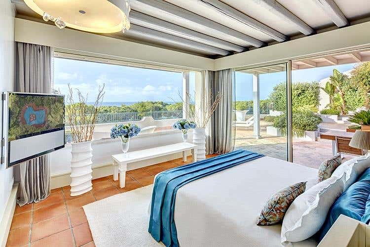 (Forte Village Resort 
La Sardegna racchiusa in uno scrigno)