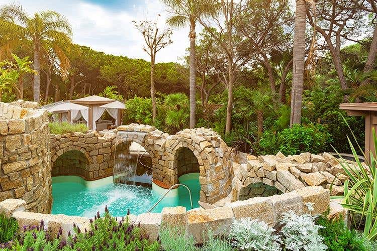 (Forte Village Resort 
La Sardegna racchiusa in uno scrigno)