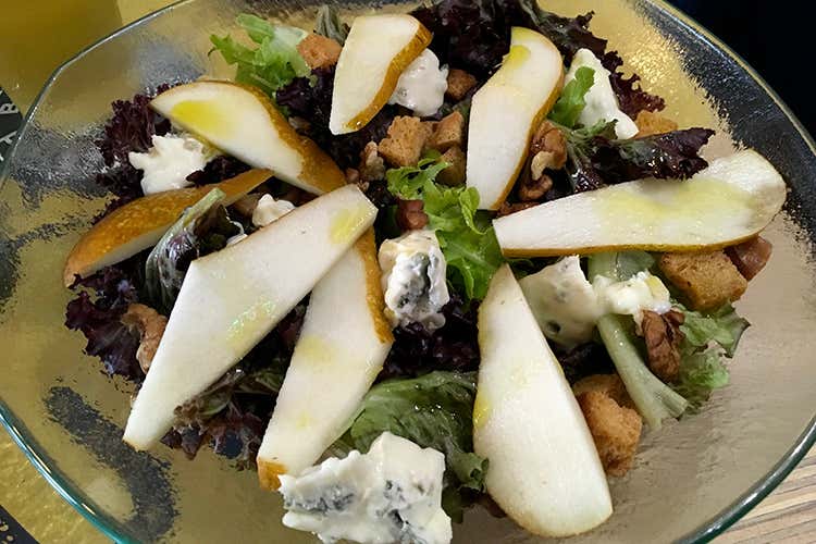Insalata Cicago con pere e gorgonzola (Fud Bottega Sicula 
Piatti semplici, ma di classe)