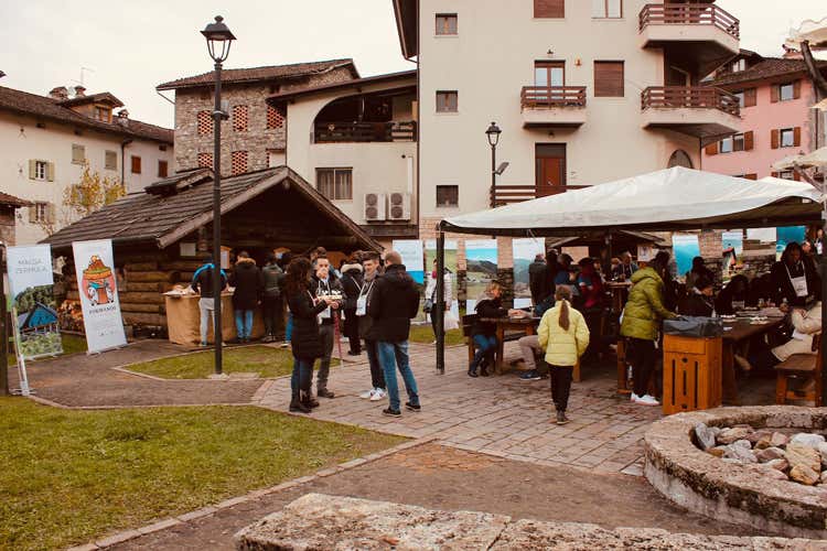 (Fums, profums, salums & Formandi
A Sutrio la festa del gusto)