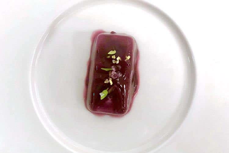 Lingotto - Mousse di caprino, glassa al mirtillo e champagne, zeste di limone (Gianni Tarabini da Derflingher a Taiwan 
Due serate a base di eccellenze italiane)