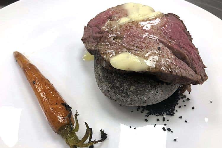 Vitello - Filetto di vitello in olio cottura, carota e burro aromatizzato (Gianni Tarabini da Derflingher a Taiwan 
Due serate a base di eccellenze italiane)