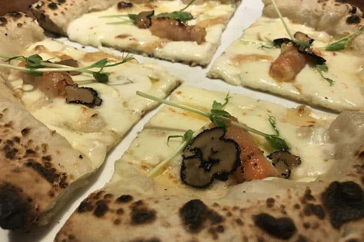 (Gli spicchi di gusto di Diego Vitagliano 
Pizze gastronomiche a Milano da Cocciuto)