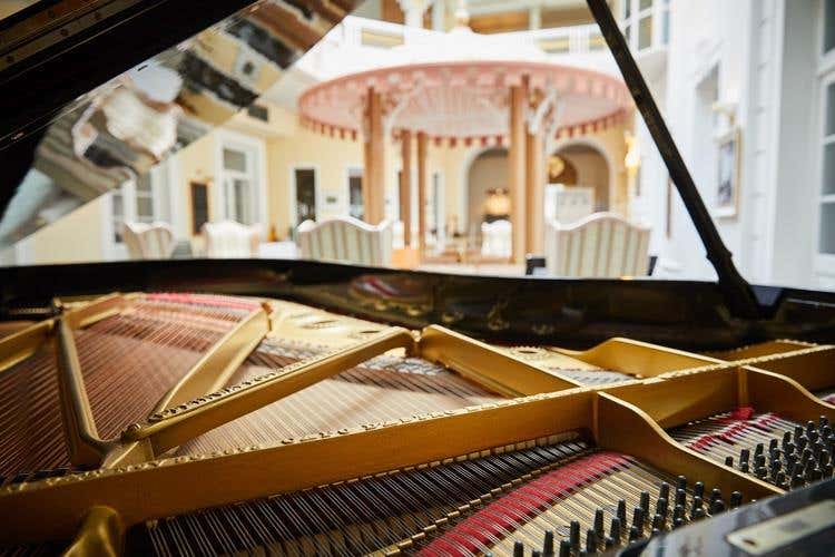 (Grand Hotel Imperial a Levico Terme 
La natura tra Forest therapy e benessere)